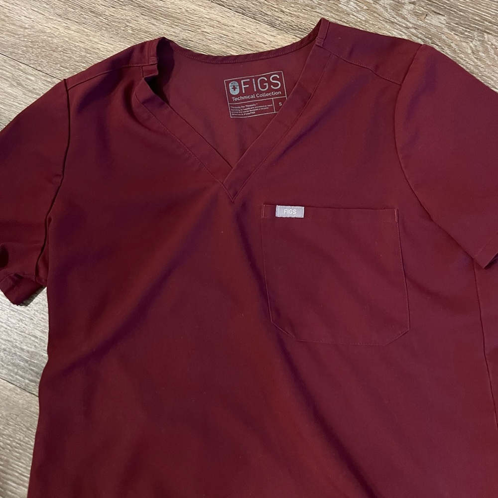 Figs scrub top